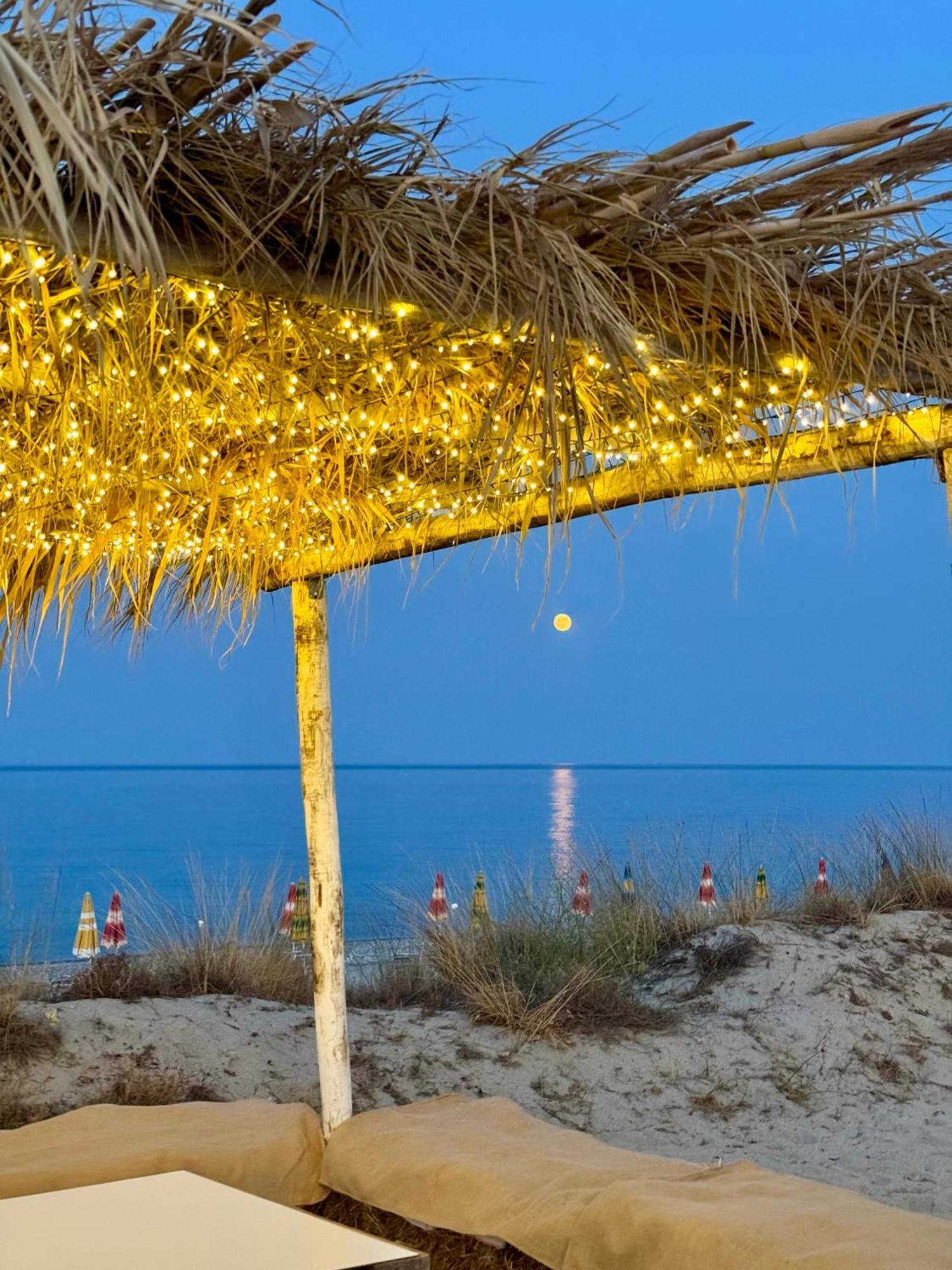 Villaggio Camping Poseidon - Bungalows & Rooms With Sea View In Nature Santa Caterina Dello Ionio Marina Bagian luar foto