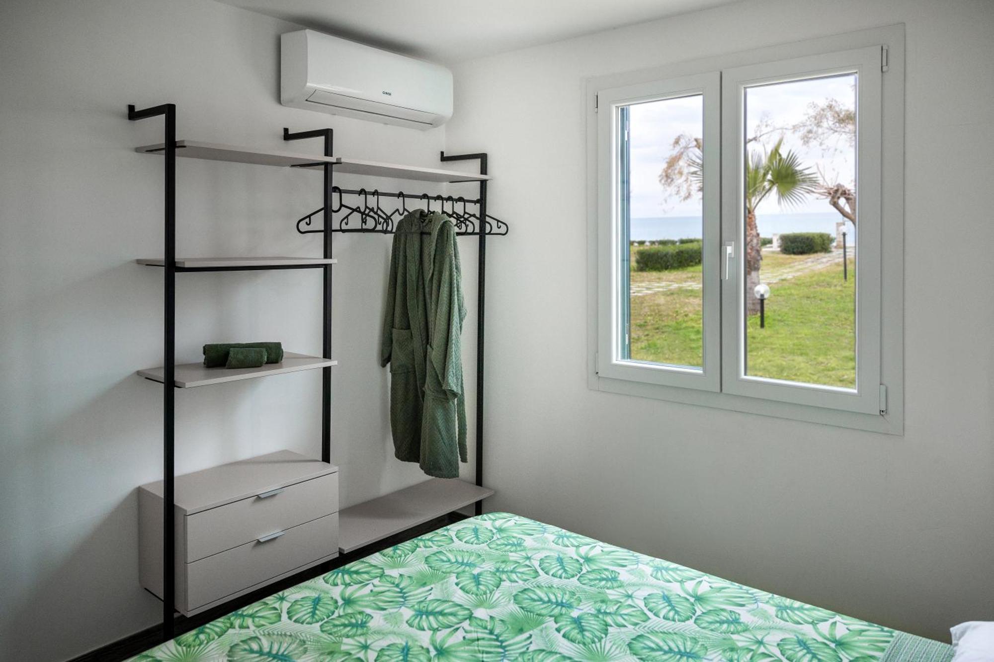 Villaggio Camping Poseidon - Bungalows & Rooms With Sea View In Nature Santa Caterina Dello Ionio Marina Bagian luar foto